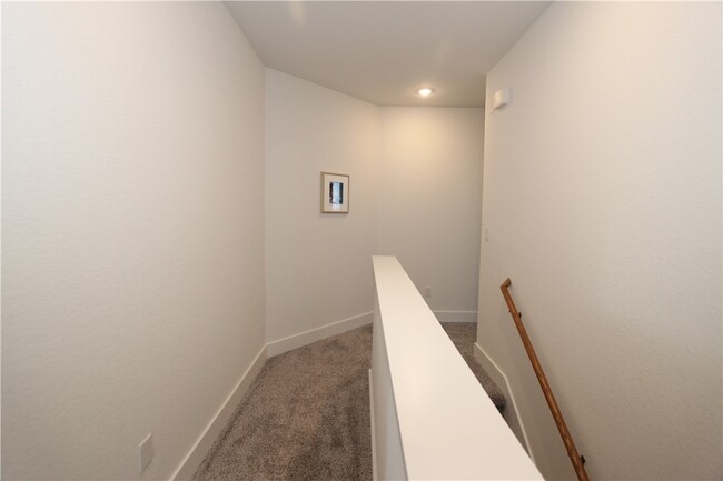 Building Photo - 589 Peace Dr