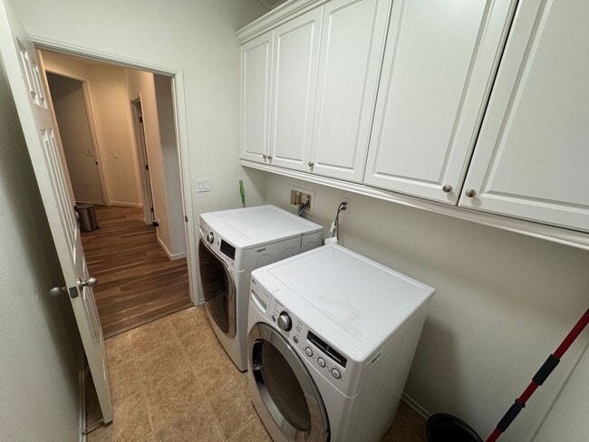 Building Photo - Beautiful Corner Lot