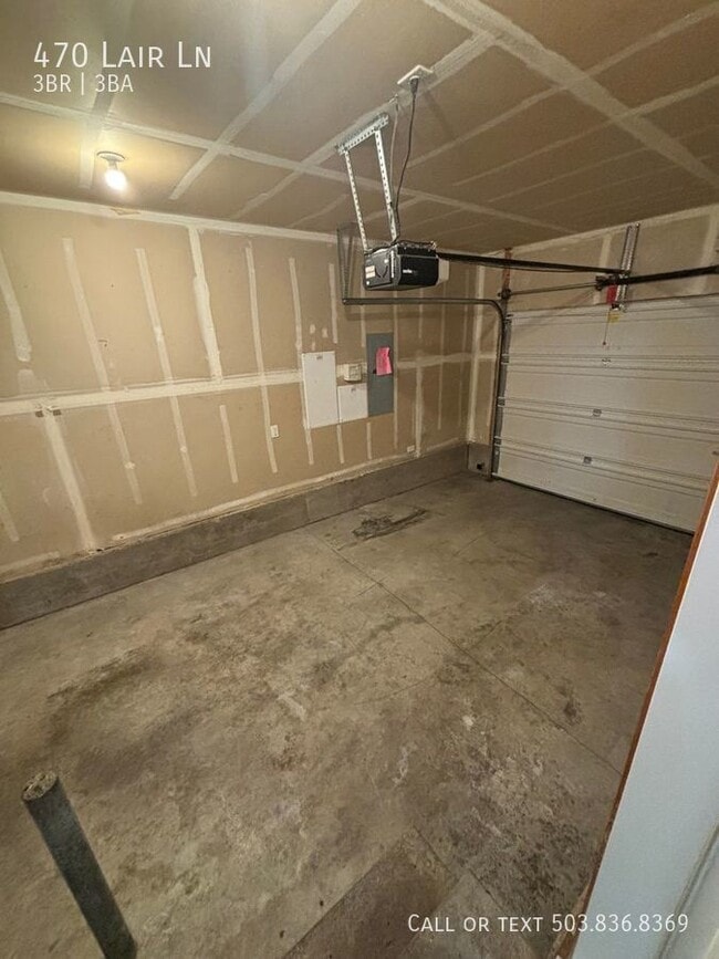Building Photo - 470 Lair Ln