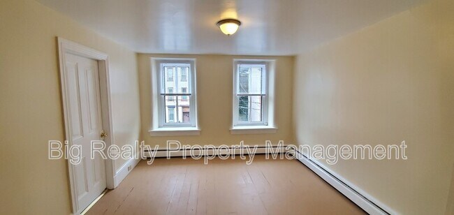 Building Photo - 128 New St