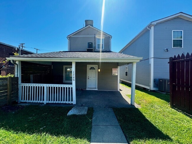 Building Photo - Shelby Park Studio Apartment - $650, Section 8 Welcome
