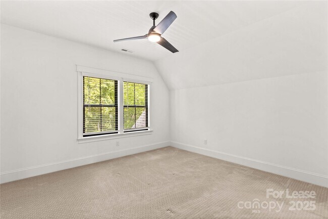 Building Photo - 269 Conroy Ave
