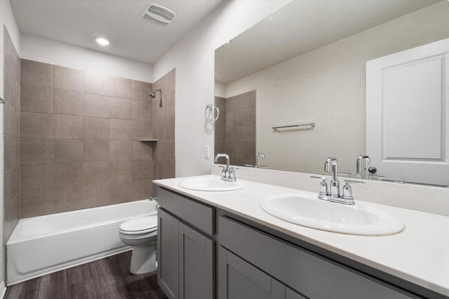 Building Photo - Huge 5-Bedroom Home for Lease in South Austin