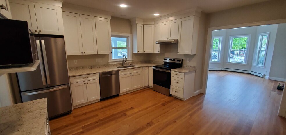 Building Photo - 127 Bartlett St