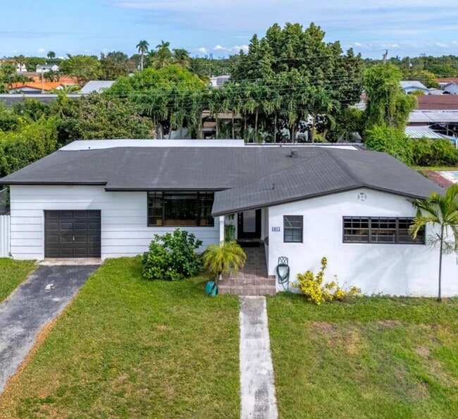 Building Photo - 1815 SW 85th Ct