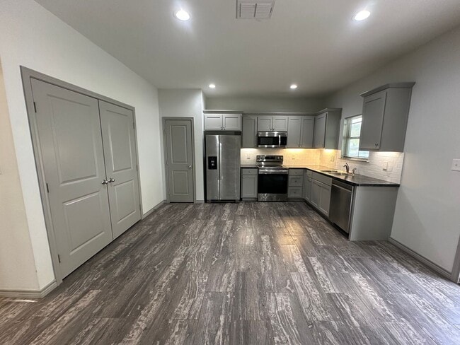 Building Photo - 13314 County Rd 285