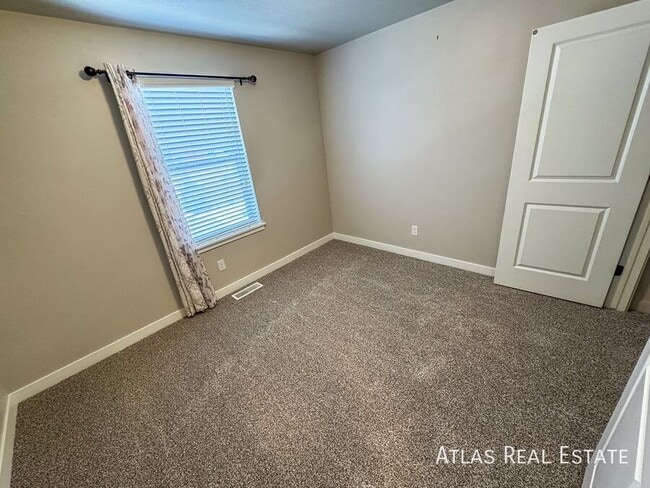 Building Photo - 2530 W Knights Ln