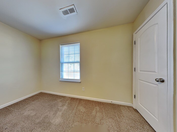 Building Photo - 545 Stillgreen Ln