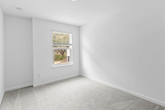 Building Photo - 698 NW 126th Terrace