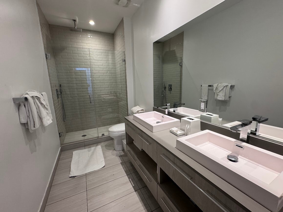 Building Photo - 4010 S Ocean Dr