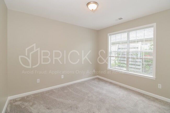 Building Photo - 429 Tocoa Rd