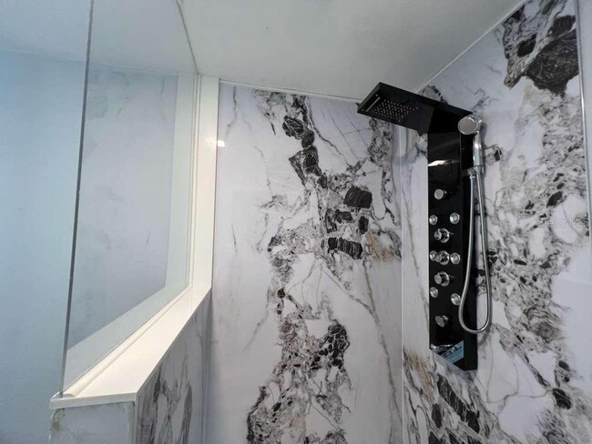 Building Photo - 1731 Ave C NE