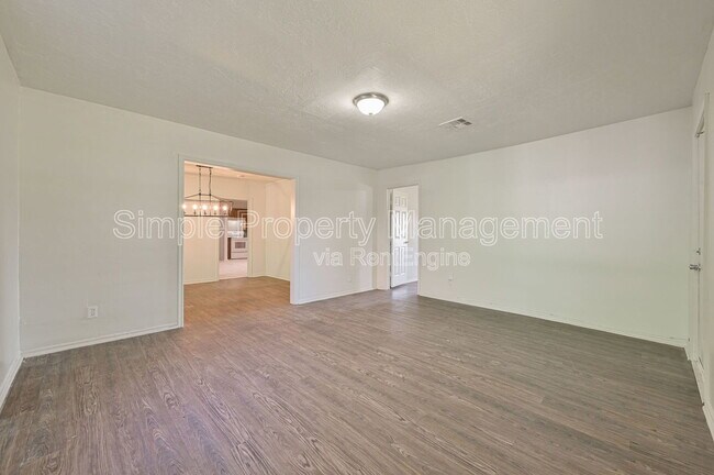 Building Photo - 713 SW 25th St