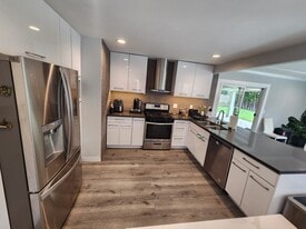 Building Photo - 13969 Wallabi Ave