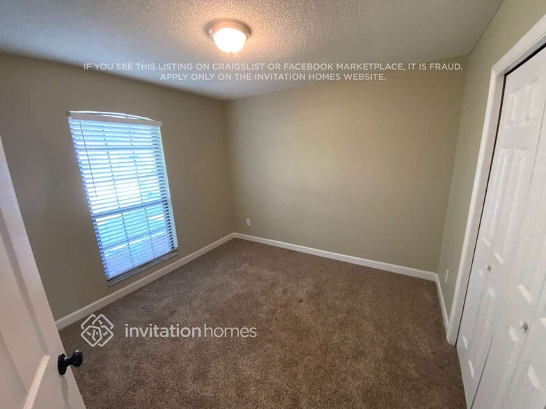 Building Photo - 1810 Farm Way