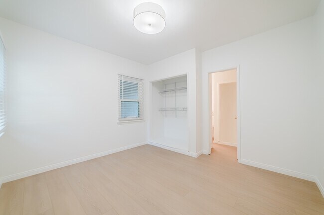 Building Photo - 681 Hillside Terrace