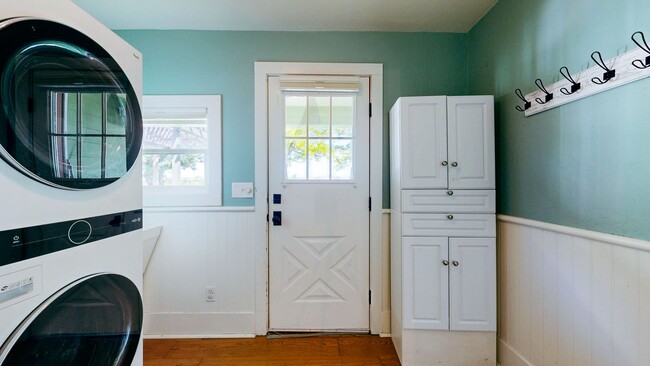 Building Photo - Country Charm Meets Vineyard Views! Two Bedroom Two bath with room to relax!