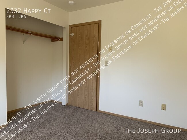 Building Photo - 2332 Happy Ct