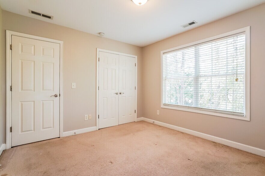 Building Photo - 1320 Trailing Rose Ct