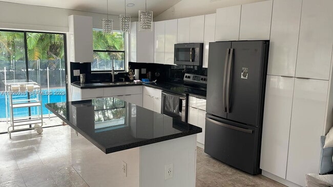 Building Photo - Southwest 90th Terrace, Miami, FL 33186 - 3 BR 2 BA house