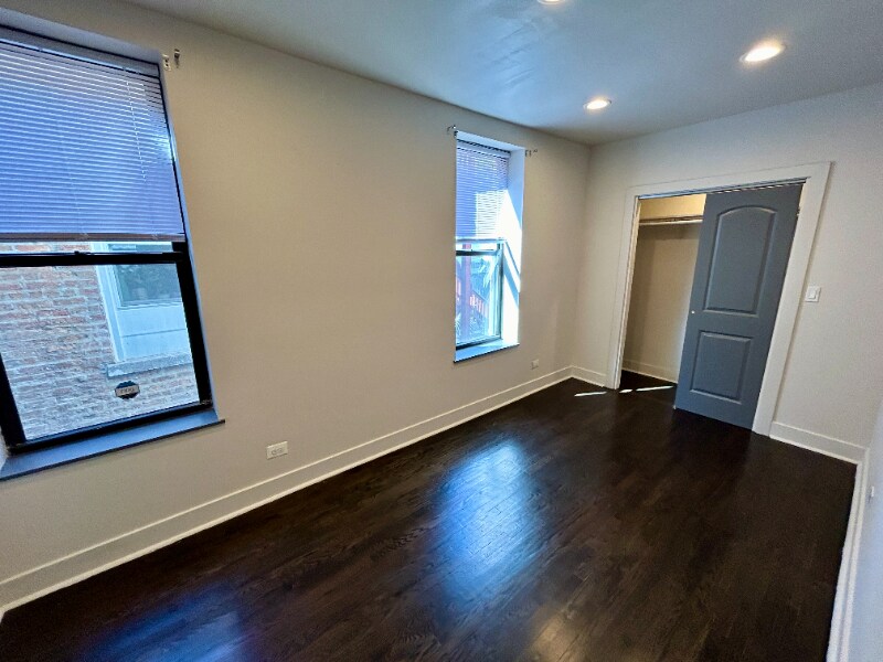 Building Photo - 3400 W Evergreen Ave