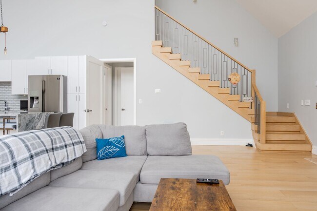 Building Photo - Luxury 5-Bedroom Retreat on 6.5 Acres — Furnished or Unfurnished — Flexible Lease