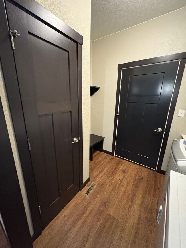 Building Photo - PRICE REDUCED!!! 4 bed / 3 bath Twinhome for Rent!