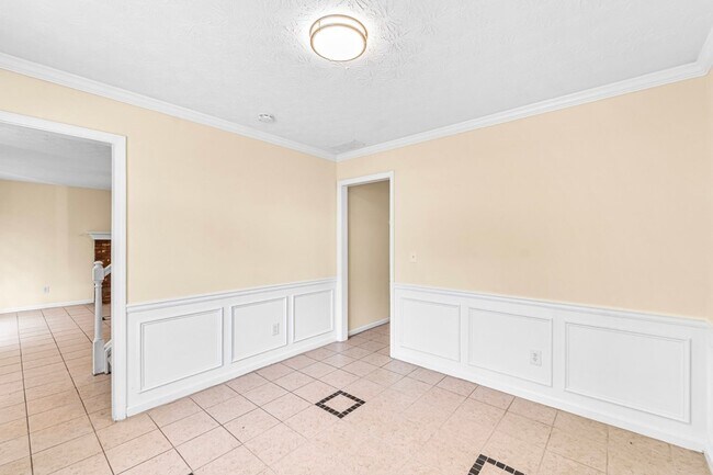 Building Photo - 4BR/2.5BA Open & Bright Lawrenceville Home