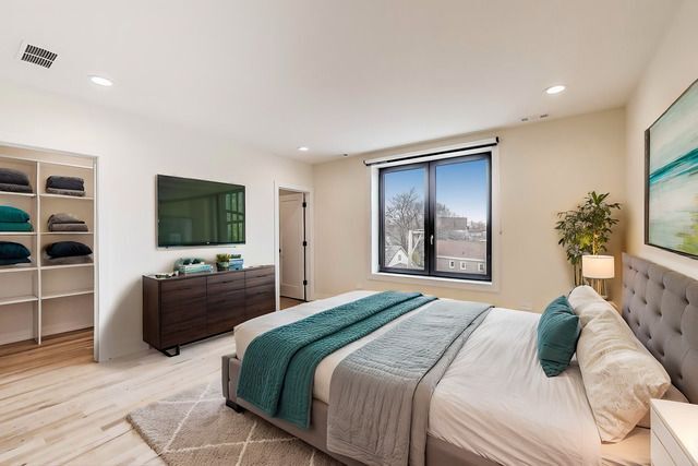 Building Photo - 5019 N Lincoln Ave