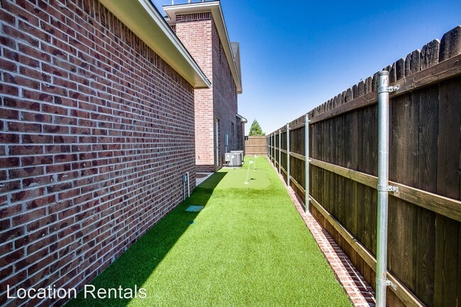 Building Photo - 3 br, 2.5 bath House - 11518 Savannah Avenue