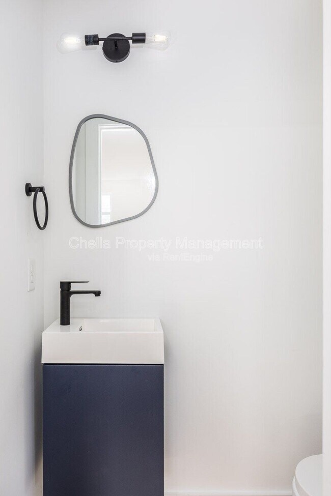 Building Photo - 1012 Debow St