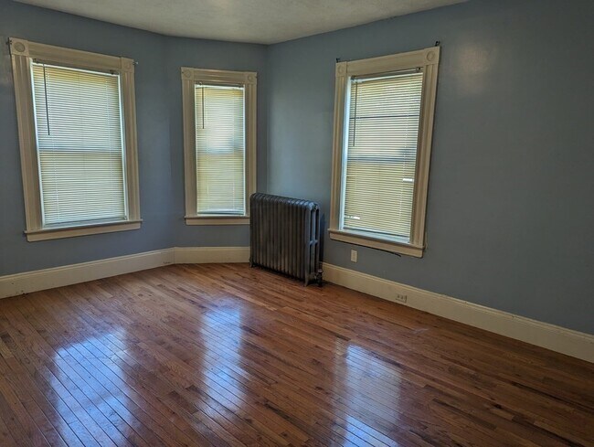 Building Photo - 321 Western Ave