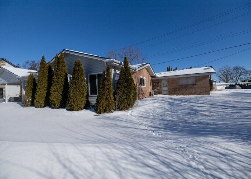 Building Photo - 504 Burgess Dr