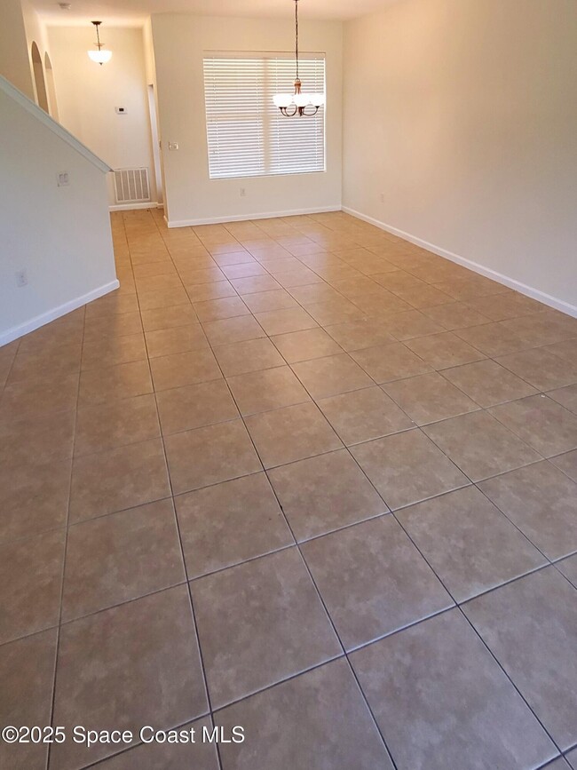 Building Photo - 460 Bismarck Way
