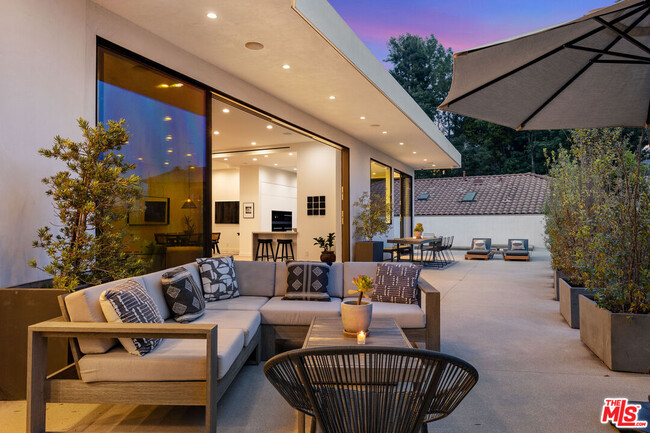 Building Photo - 9960 Beverly Grove Dr Dr