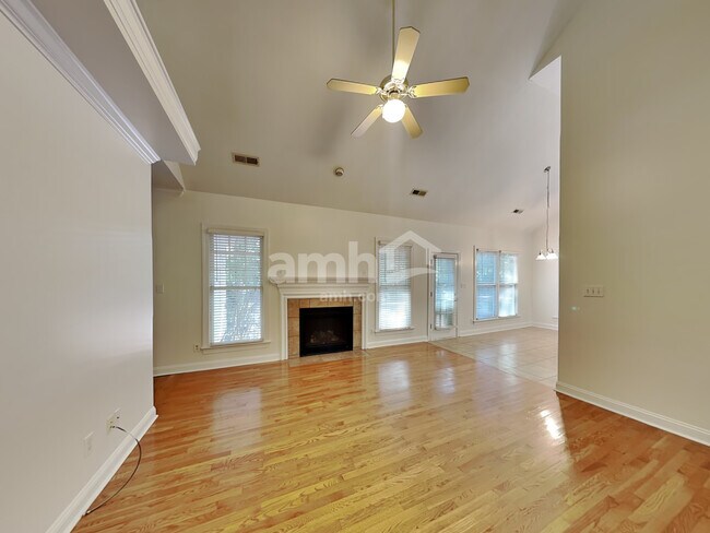 Building Photo - 8005 Red Oaks Trl