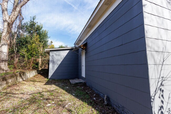 Building Photo - 3 Bedroom, 2 Bath in Birmingham