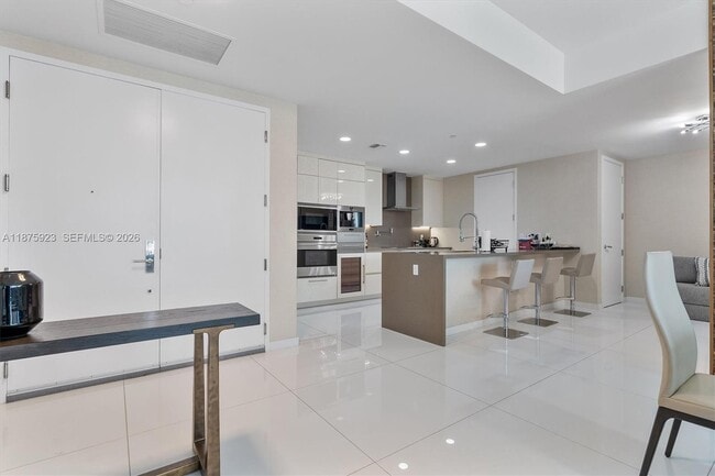 Building Photo - 17475 Collins Ave