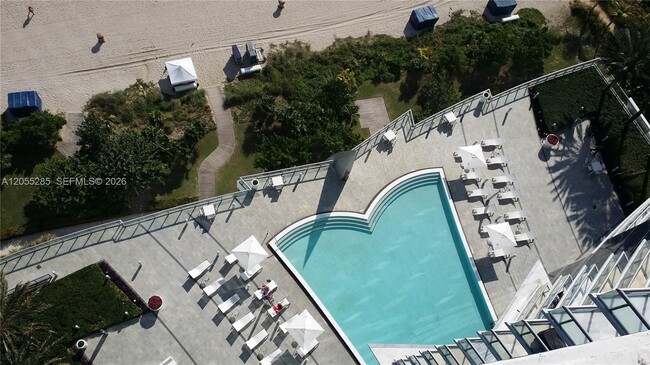 Building Photo - 17121 Collins Ave
