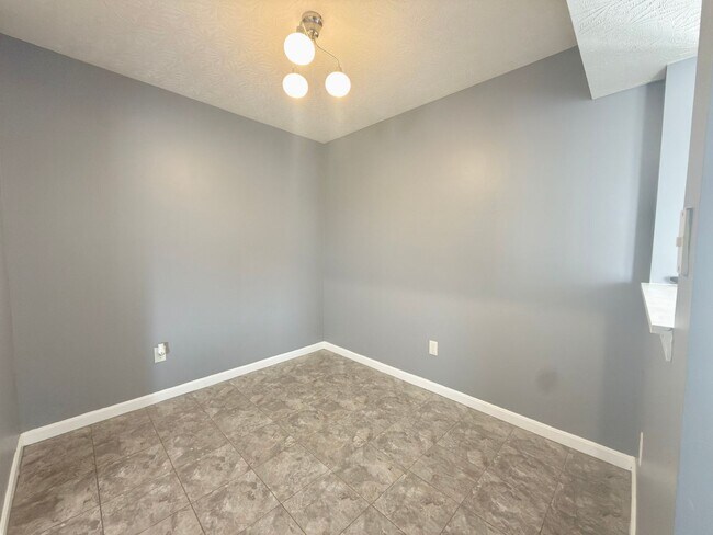 Building Photo - 3-bedroom, 2-bathroom home located in Cincinnati offering a functional layout and practical ameni...