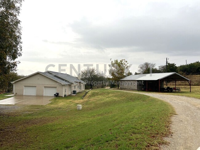 Building Photo - Beautiful 3/2/2 Situated On An Acre in Azle For Rent!