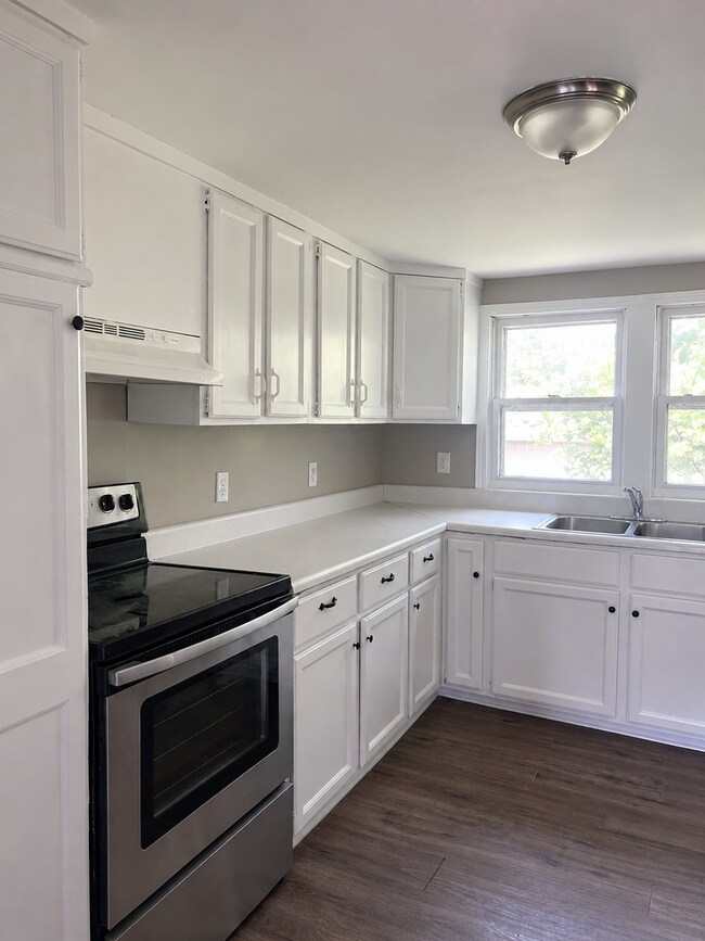Building Photo - 4200 Wilkesview Dr