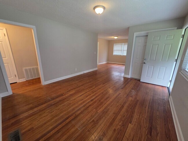 Building Photo - 2412 Bass Ave