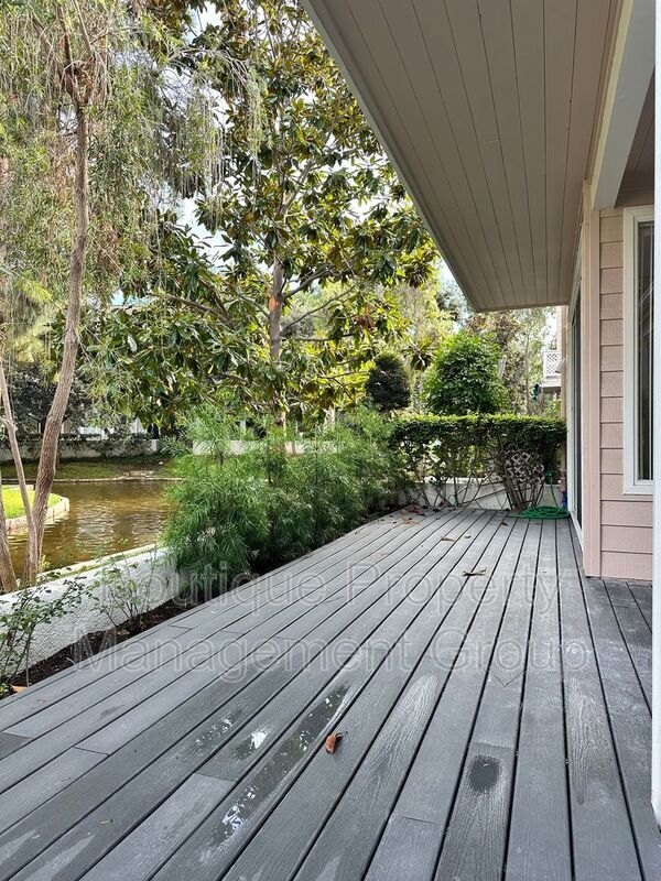 Building Photo - 34 Lakefront