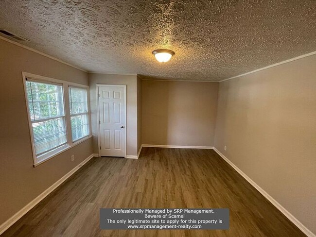 Building Photo - MOVE IN SPECIAL! Recently Updated 3 Bedroo...