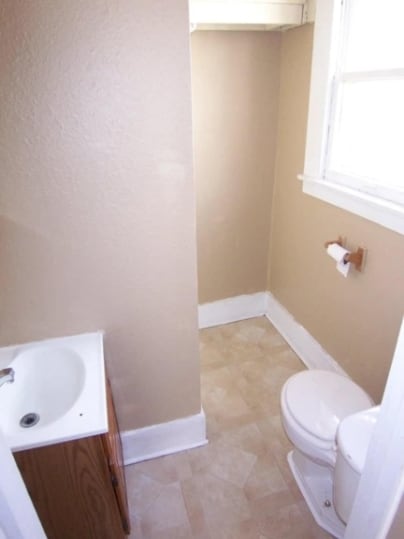 Building Photo - 1105 W Walnut Ave