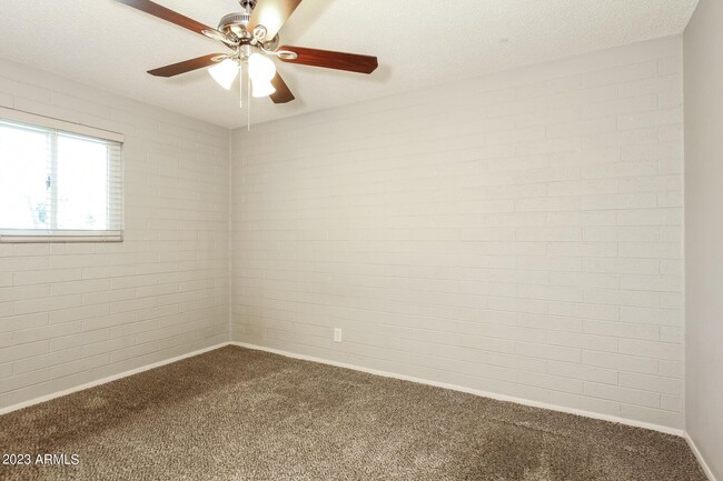 Building Photo - 3251 E Hillery Dr