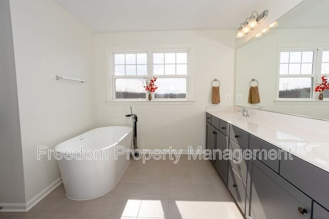 Building Photo - 2425 Morgans Point Dr