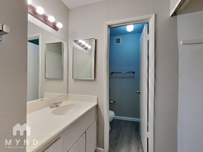 Building Photo - 8125 N 33rd Dr