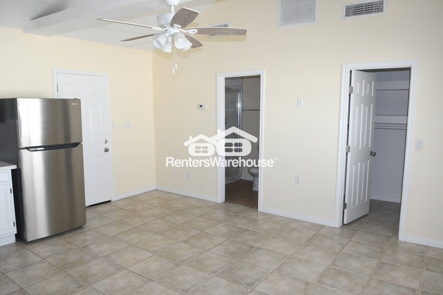 Building Photo - 222 E Southgate Ave